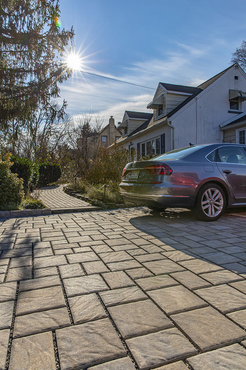 EP Henry ECO Bristol Pavers help manage stormwater runoff and are the first commercial product to use Solidia’s low-GWP concrete. 